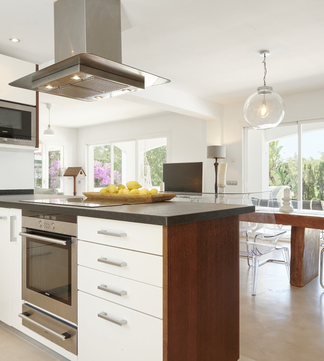 Resa Estates Ibiza for sale te koop Casa Rui Tourist license sta Eularia kitchen.jpg